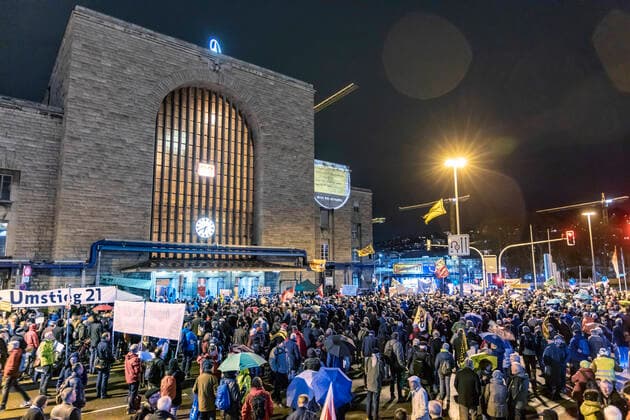 DEU, Germany, Baden Württemberg, Stuttgart, 03 02 2020 Against it and for the 500th time Several thousand opponents of the railway station took to the streets in Stuttgart week after week they persistently demonstrate against the new through station, the Stuttgart 21 project