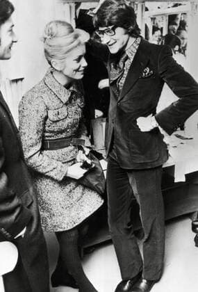 Catherine Deneuve and Yves Saint-Laurent backstage at one of Saint- Laurent s fashion shows, in Paris. (January 30th, 1968) Cinema Legacy Collection File Reference 33962-030THA Hollywood CA USA  Copyright: xCinemaxLegacyxCollection ThexHollywoodxArchivex 33962030THA