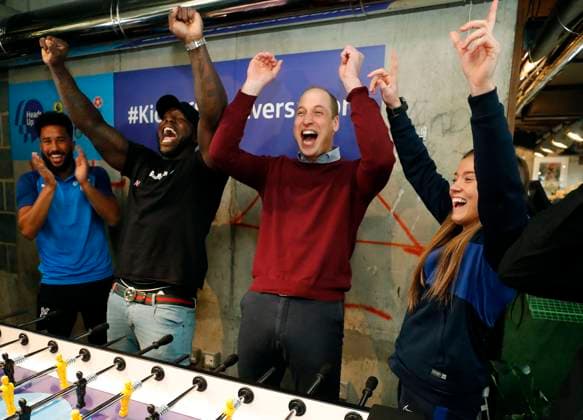2020 Bilder des Jahres, Entertainment 02 Februar Entertainment Themen der Woche KW06 Entertainment Bilder des Tages . 05 02 2020. London, United Kingdom. Prince William, the Duke of Cambridge , playing a game of table football at an event in London to launch The Heads Up Weekends, which will see every football team from all the leagues dedicate their matches to the Heads Up mental health campaign.  xPoolx xi-Imagesx IIM-20735-0013