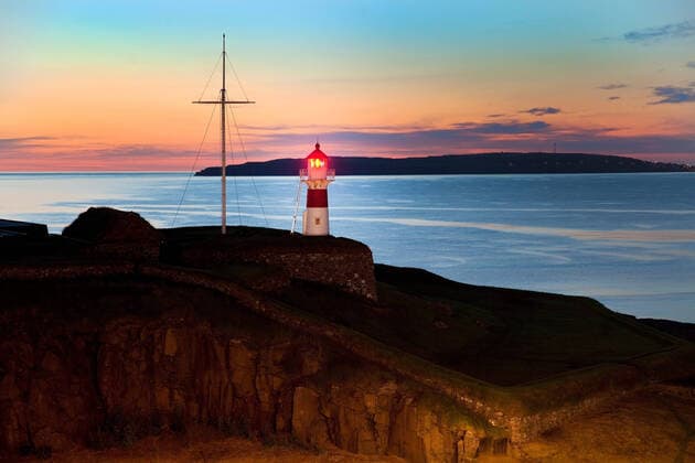 Leuchtturm von Skansin am Abend, historische Festungsanlage, Faeroeer, Streymoy, Torshavn lighthouse of Skansin in the evening, historical fortress, Faroe Islands, Streymoy, Torshavn BLWS604618 Copyright: xblickwinkel S.xZiesex
