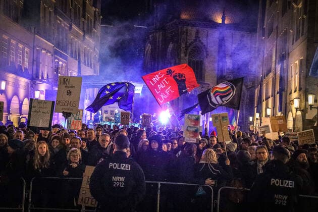 DEU, Germany, North Rhine-Westphalia, Münster, 07 02 2020 Demonstration on the Prinzipalmarkt against the New Years reception of the AfD Münster in the town hall Around the town hall several demonstrations and vigils take place, to which according to police information about 4000 participants have appeared