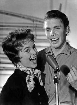 Wenn die Conny mit dem Peter, Deutschland 1958, Regie: Fritz Umgelter, Darsteller: Cornelia Conny Froboess, Peter Kraus Nur redaktionelle Nutzung. Editorial usage only. Copyright: ArthurxGrimm UnitedArchives82001908