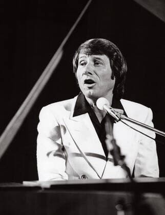 Udo Jürgens, österreichischer Komponist, Pianist und Sänger, Deutschland um 1980. Austrian composer, pianist and singer Udo Juergens, Germany around 1980. Nur redaktionelle Nutzung. Editorial usage only. Copyright: ArthurxGrimm UnitedArchives82004081