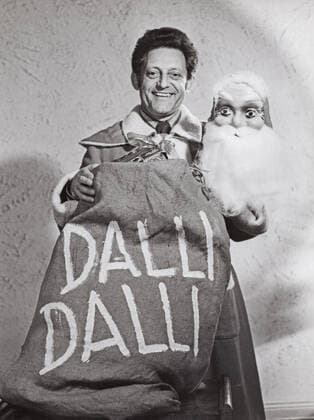 Hans Rosenthal, deutscher Entertainer und Moderator, als Weihnachtsmann, Deutschland 1974. German entertainer and TV presenter Hans Rosenthal as Santa Claus, Germany 1974. Nur redaktionelle Nutzung. Editorial usage only. Copyright: ArthurxGrimm UnitedArchives82005264