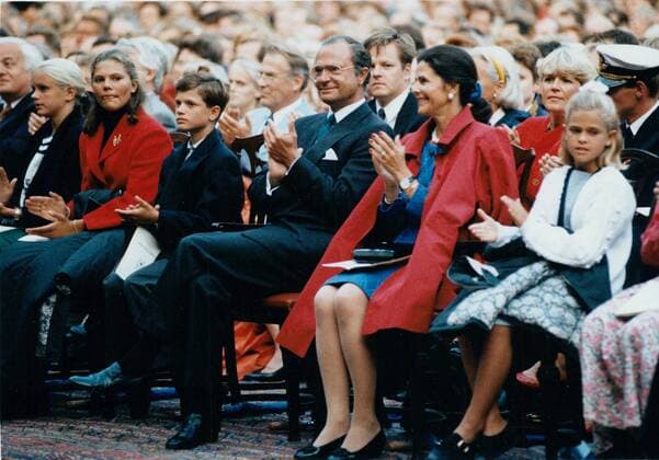 Hela kungafamiljen sitter pa flrsta parkett och appladerar. Victoria, prinsessa kronprinsessa Sverige, Carl Philip, prins Sverige, Carl XVI Gustaf, kung Sverige, Silvia, drottning Sverige och Madeleine, prinsessa Sverige. 1992-08-14 (c) ALLARD LASSE Aftonbladet IBL Bildbyra * * * EXPRESSEN OUT * * * AFTONBLADET 2116 kungahus Sverige x2512x *** The entire royal family sits on the largest parquet and applauds Victoria, Princess Crown Princess Sweden, Carl Philip, Prince Sweden, Carl XVI Gustaf, King Sweden, Silvia, Queen Sweden and Madeleine, Princess Sweden 1992 08 14 c ALLARD LASSE Aftonbladet IBL Bildbyra THE EXPRESS EVTONBLADET 2116 royal house Sweden x2512x,  Copyright: xLassexAllard Aftonbladet TTx