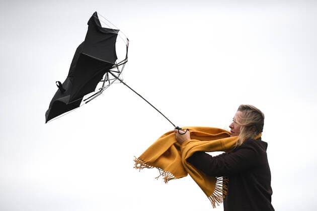 2020 Bilder des Jahres, News 02 Februar News Themen der Woche KW06 News Bilder des Tages Illustration shows a woman holding an umbrella with lots of wind as rain and windy weather is forecast today with the passage of Ciara storm all over Belgium, Sunday 09 February 2020, in Ellezelles.  DAVIDxSTOCKMAN 2471916