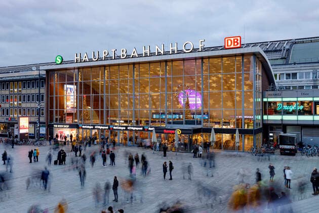 Station forecourt and entrance hall at Cologne Central Station in Trankgasse 11 Cologne, 09 02 2020