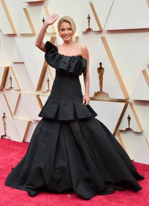 Kelly Ripa arrives for the 92nd annual Academy Awards at the Dolby Theatre in the Hollywood section of Los Angeles on Sunday, February 9, 2020.  LAP20200209075 JIMxRUYMEN