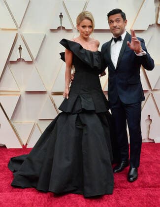 Kelly Ripa and Mark Consuelos arrive for the 92nd annual Academy Awards at the Dolby Theatre in the Hollywood section of Los Angeles on Sunday, February 9, 2020.  LAP20200209089 JIMxRUYMEN