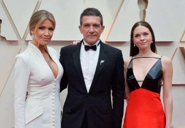 (L-R) Nicole Kimpel, Antonio Banderas and Stella Banderas arrive for the 92nd annual Academy Awards at the Dolby Theatre in the Hollywood section of Los Angeles on Sunday, February 9, 2020.  LAP20200209174 JIMxRUYMEN