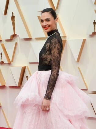 Gal Gadot arrives for the 92nd annual Academy Awards at the Dolby Theatre in the Hollywood section of Los Angeles on Sunday, February 9, 2020.  LAP20200209281 JIMxRUYMEN