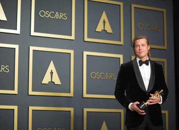 American actor Brad Pitt poses in the press room with his Oscar for Best Supporting Actor for the film Once Upon a Time ... during the 92nd Annual Academy Awards ceremony, at the Dolby Theater in Hollywood, California, US, 09 February 2020. EFE Armando Arorizo 92nd Annual Academy Awards ceremony in Hollywood !ACHTUNG: NUR REDAKTIONELLE NUTZUNG!  Copyright: xArmandoxArorizox AME815 20200210-637169023166305623
