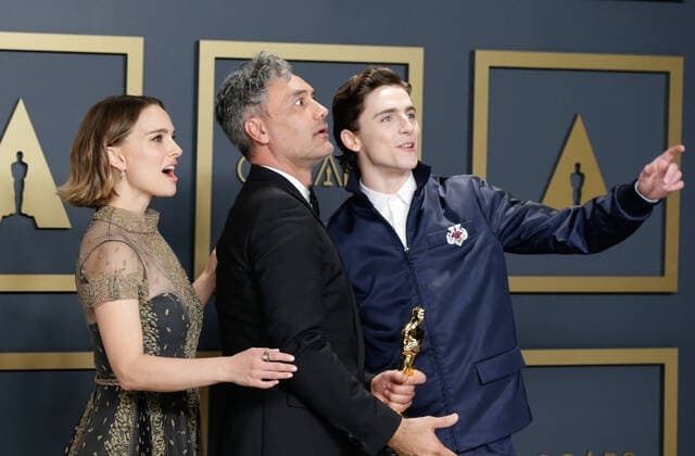 (L-R) Natalie Portman and Taika Waititi, winners of the Adapted Screenplay award for Jojo Rabbit, and Timothée Chalamet, appear backstage with their Oscars during the 92nd annual Academy Awards at Loews Hollywood Hotel in the Hollywood section of Los Angeles on Sunday, February 9, 2020.  LAP20200209424 JOHNxANGELILLO