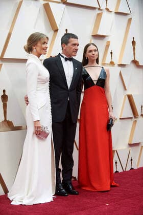 Nicole Kimpel, Oscar nominee Antonio Banderas, and Stella Banderas arrive on the red carpet of The 92nd Oscars at the Dolby Theatre in Hollywood, CA on Sunday, February 9, 2020. Los Angeles CA USA  Copyright: xRobertxGladdenx 33967072PLX