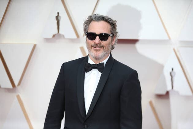(200210) -- LOS ANGELES, Feb. 10, 2020 -- Joaquin Phoenix arrives for the red carpet of the 92nd Academy Awards at the Dolby Theatre in Los Angeles, the United States, Feb. 9, 2020. ) U.S.-LOS ANGELES-OSCARS-RED CARPET LixYing 