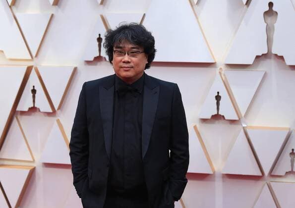 (200210) -- LOS ANGELES, Feb. 10, 2020 -- Bong Joon-ho, director of Parasite , arrives for the red carpet of the 92nd Academy Awards at the Dolby Theatre in Los Angeles, the United States, Feb. 9, 2020. Li Ying) U.S.-LOS ANGELES-OSCARS-RED CARPET LixRui 
