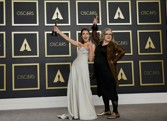 Filmmaker Carol Dysinger (R) and director Elena Andreicheva (L) pose in the press room with their Oscars for Best Documentary Short for Learning to Skateboard in a Warzone (If You re a Girl), during the 92nd Annual Academy Awards ceremony, at the Dolby Theater in Hollywood, California, US, 09 February 2020. EFE Armando Arorizo 92nd Annual Academy Awards ceremony in Hollywood !ACHTUNG: NUR REDAKTIONELLE NUTZUNG!  Copyright: xArmandoxArorizox AME901 20200210-637169067497915979