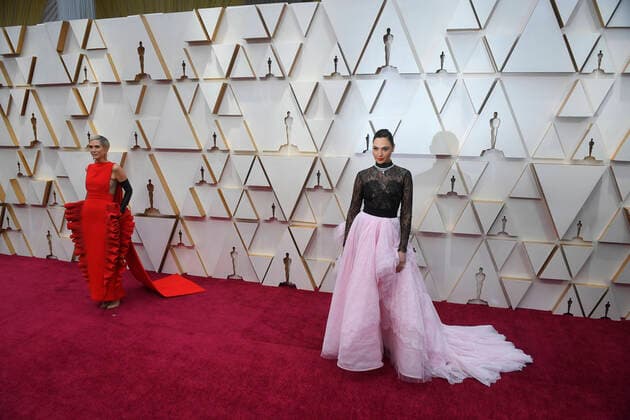 February 9, 2020, Los Angeles, California, USA: KIRSTEN WIIG AND GAL GADOT during red carpet arrivals for the 92nd Academy Awards, presented by the Academy of Motion Picture Arts and Sciences (AMPAS), at the Dolby Theatre in Hollywood. Los Angeles USA - ZUMAz03_ 20200209_zbp_z03_249 Copyright: xKevinxSullivanx