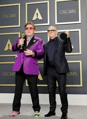 Musician Elton John (L) and lyricist Bernie Taupin pose in the press room with their Oscars for Best Original Song for (I m Gonna) Love Me Again for the movie Rocketman during the 92nd Annual Academy Awards ceremony, at the Dolby Theater in Hollywood, California, US, 09 February 2020. EFE Armando Arorizo 92nd Annual Academy Awards ceremony in Hollywood !ACHTUNG: NUR REDAKTIONELLE NUTZUNG!  Copyright: xArmandoxArorizox AME950 20200210-637169088876988427