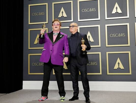 Musician Elton John (L) and lyricist Bernie Taupin pose in the press room with their Oscars for Best Original Song for (I m Gonna) Love Me Again for the movie Rocketman during the 92nd Annual Academy Awards ceremony, at the Dolby Theater in Hollywood, California, US, 09 February 2020. EFE Armando Arorizo 92nd Annual Academy Awards ceremony in Hollywood !ACHTUNG: NUR REDAKTIONELLE NUTZUNG!  Copyright: xArmandoxArorizox AME951 20200210-637169088884957282