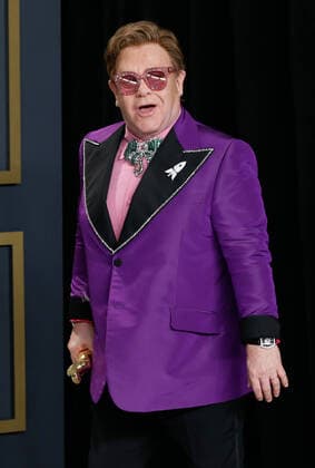 Elton John, winner of Best Original Song for (I m Gonna) Love Me Again for Rocketman, appears backstage with his Oscar, during the 92nd annual Academy Awards at Loews Hollywood Hotel in the Hollywood section of Los Angeles on Sunday, February 9, 2020.  LAP20200209801 JOHNxANGELILLO