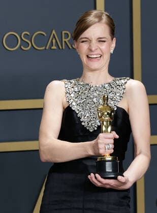Entertainment Themen der Woche KW06 Entertainment Bilder des Tages Hildur Gudnadottir, winner of Best Original Score for Joker, appears backstage with her Oscar, during the 92nd annual Academy Awards at Loews Hollywood Hotel in the Hollywood section of Los Angeles on Sunday, February 9, 2020.  LAP20200209820 JOHNxANGELILLO