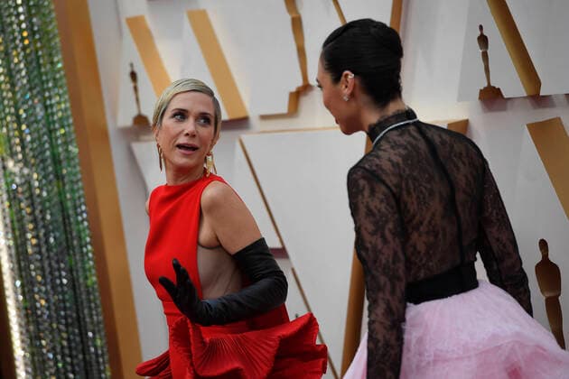 February 9, 2020, Los Angeles, California, USA: KIRSTEN WIIG and GAL GADOT during red carpet arrivals for the 92nd Academy Awards, presented by the Academy of Motion Picture Arts and Sciences (AMPAS), at the Dolby Theatre in Hollywood. Los Angeles USA - ZUMAz03_ 20200209_zbp_z03_243 Copyright: xKevinxSullivanx