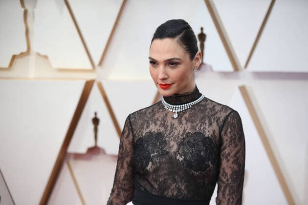 (200210) -- LOS ANGELES, Feb. 10, 2020 -- Gal Gadot arrives for the red carpet of the 92nd Academy Awards at the Dolby Theatre in Los Angeles, the United States, Feb. 9, 2020. ) U.S.-LOS ANGELES-OSCARS-RED CARPET LixYing 