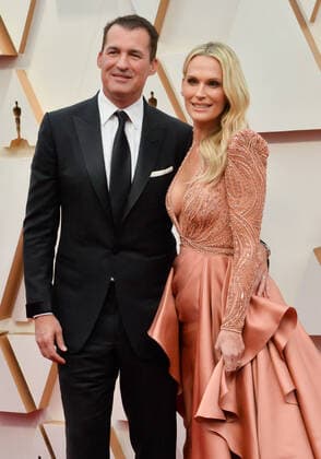 Scott Stuber (L) and Molly Sims arrive for the 92nd annual Academy Awards at the Dolby Theatre in the Hollywood section of Los Angeles on Sunday, February 9, 2020.  LAP20200209695 JIMxRUYMEN
