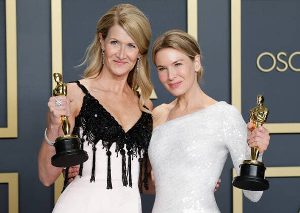 Laura Dern (L), winner of Best Actress in a Supporting Role for Marriage Story, and Renée Zellweger, winner of Best Actress in a Leading Role for Judy, appear backstage with their Oscar during the 92nd annual Academy Awards at Loews Hollywood Hotel in the Hollywood section of Los Angeles on Sunday, February 9, 2020.  LAP20200209896 JOHNxANGELILLO