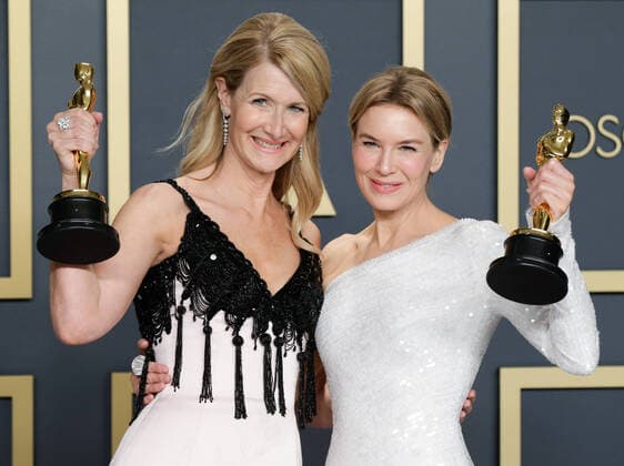 Laura Dern (L), winner of Best Actress in a Supporting Role for Marriage Story, and Renée Zellweger, winner of Best Actress in a Leading Role for Judy, appear backstage with their Oscar during the 92nd annual Academy Awards at Loews Hollywood Hotel in the Hollywood section of Los Angeles on Sunday, February 9, 2020.  LAP20200209898 JOHNxANGELILLO