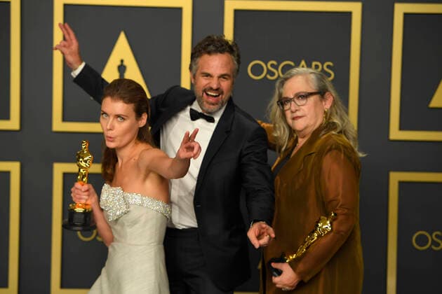 February 9, 2020, Los Angeles, California, USA: ELENA ANDREICHEVA , MARK RUFFALO AND CAROL DYSINGER in the Press Room during the 92nd Academy Awards, presented by the Academy of Motion Picture Arts and Sciences (AMPAS), at the Dolby Theatre in Hollywood. Los Angeles USA - ZUMAz03_ 20200209_zbp_z03_439 Copyright: xKevinxSullivanx