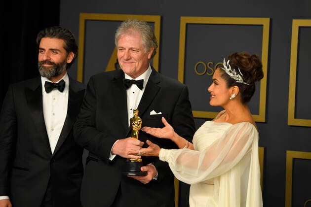 February 9, 2020, Los Angeles, California, USA: OSCAR ISSAC, DONALD SYLVESTER AND SALMA HAYEK in the Press Room during the 92nd Academy Awards, presented by the Academy of Motion Picture Arts and Sciences (AMPAS), at the Dolby Theatre in Hollywood. Los Angeles USA - ZUMAz03_ 20200209_zbp_z03_468 Copyright: xKevinxSullivanx