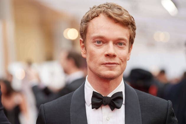 Alfie Allen arrives on the red carpet of The 92nd OscarsÂ® at the DolbyÂ® Theatre in Hollywood, CA on Sunday, February 9, 2020. Los Angeles CA USA  Copyright: xMattxPetitx 33967660PLX