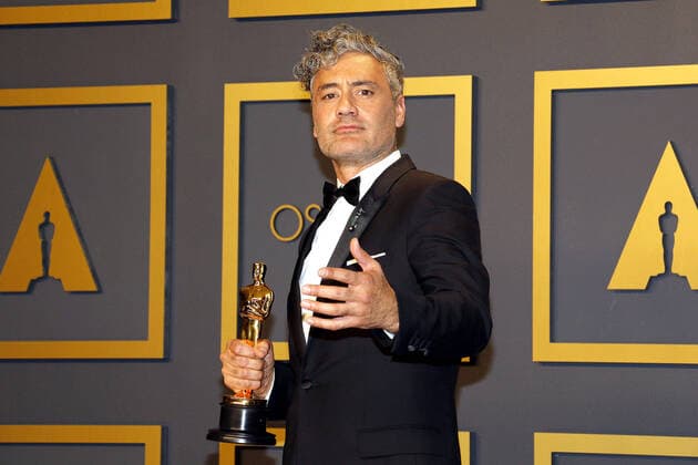 Taika Waititi, the actor and award winner Best Adapted Screenplay by the winner Photocall at the 92 Academy Awards Oscars on 9 02 220 at the Press Room in Hollywood, Los Angeles 92th Annual Academy Awards Press Room Winner Photocall