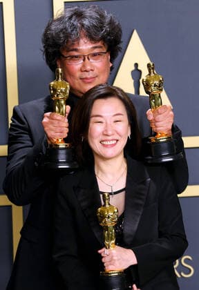February 9, 2020, Hollywood, CA, USA: HOLLYWOOD, CA - FEBRUARY 9: Bong Joon-ho, Kwak Sin-ae poses in the press room during the 92nd Annual Academy Awards at Loews Hollywood Hotel on February 9, 2020 in Hollywood, California. Photo: Christopher Victorio imageSPACE Hollywood USA - ZUMAs181 20200209_zea_s181_302 Copyright: xImagespacex