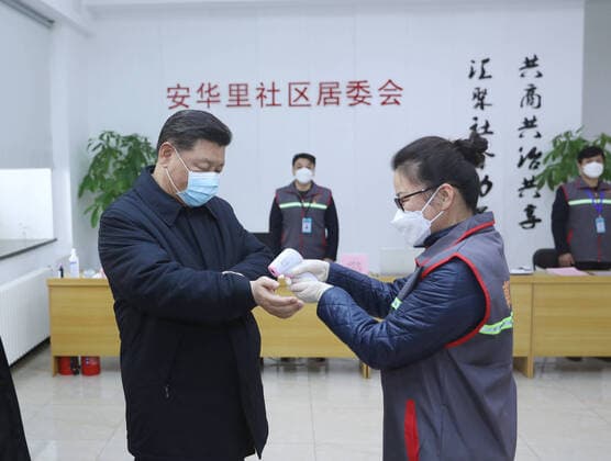 2020 Bilder des Jahres, News 02 Februar News Themen der Woche KW07 (200210) -- BEIJING, Feb. 10, 2020 -- Chinese President Xi Jinping, also general secretary of the Communist Party of China (CPC) Central Committee and chairman of the Central Military Commission, inspects the novel coronavirus pneumonia prevention and control work in Beijing, capital of China, on Feb. 10, 2020. Xi visited Anhuali Community, Chaoyang District of Beijing to learn about the epidemic prevention and control at the primary level and the supply of daily necessities. He also extended regards to residents and community workers. ) CHINA-BEIJING-XI JINPING-CORONAVIRUS CONTROL-INSPECTION (CN) JuxPeng 