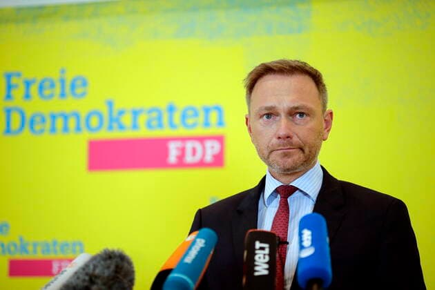 2020 Bilder des Jahres, News 02 Februar News Themen der Woche KW07 News Bilder des Tages 10.02.2020, Berlin, Deutschland - Pressestatement von FDP-Chef Christian Lindner zum AKK-Rueckzug. Foto: Christian Lindner, FDP-Bundesvorsitzender, bei einem Pressestatement vor Medienvertretern, in der FDP-Parteizentrale in Berlin. *** 10 02 2020, Berlin, Germany Press statement by FDP leader Christian Lindner on the AKK retreat Photo Christian Lindner, FDP national leader, at a press statement in front of media representatives, at the FDP party headquarters in Berlin