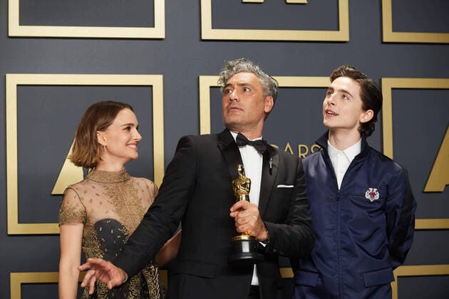 Taika Waititi poses with the Oscar for Adapted Screenplay with Natalie Portman and Timothee Chalamet during the live ABC Telecast of The 92nd Oscars at the Dolby Theatre in Hollywood, CA on Sunday, February 9, 2020. Los Angeles CA USA  Copyright: xNickxAgrox 339671007PLX