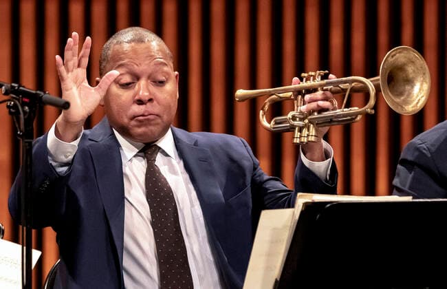 Entertainment Bilder des Tages Vinterjazz 2020. Jazz at Lincoln Center Orchestra with Wynton Marsalis paa scenen i DR koncertsalen i Koebenhavn mandag den 10. februar 2020. Trompetisten Wynton Marsalis er administrerende og kunstnerisk leder af Jazz at Lincoln Center og anerkendt trompetist, bandleder og komponist. Vinterjazz festivalen fejrer sin 20. udgave med det stoerste og mest progressive program til dato - den 6.-29. februar i hele landet. , Copenhagen *** Winter Jazz 2020 Jazz at Lincoln Center Orchestra with Wynton Marsalis on stage in the DR Concert Hall in Copenhagen on Monday, February 10, 2020 Trumpeter Wynton Marsalis is the CEO and artistic director of Jazz at Lincoln Center and acclaimed trumpet player, band leader and composer Winter Jazz Festival celebrates its 20th edition with it largest and most progressive program to date on February 6, 29 in  Copyright: TorbenxChristensen TorbenxChristensenx COP200 spdk20200211-005909-L