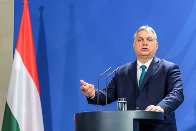 Ministerpräsident Viktor Orban (HUN) bei einer Pressekonferenz im Bundeskanzleramt anlässlich seines Besuchs in Berlin. Prime Minister Viktor Orban (HUN) at a joint press conference at the Federal Chancellery on the occasion of his visit to Berlin. snapshot-photography F.Boillot *** Prime Minister Viktor Orban HUN at a press conference at the Federal Chancellery on the occasion of his visit to Berlin Prime Minister Viktor Orban HUN at a joint press conference at the Federal Chancellery on the occasion of his visit to Berlin snapshot photography F Boillot