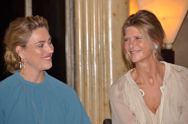 Angelique Kerber with earrings by Ole Lynggaard talks to jewelry designer Charlotte Lynggaard, Bayrischer Hof Munich, tennis, tennis player, Wimbledon champion of 2018 Angelique Kerber has signed a sponsorship contract with the Danish jewelry brand Ole Lynggaard Copenhagen Grand Slam winner, professional tennis player, wants to carry the flag of the German team at the 2020 Olympic Games in Tokyo