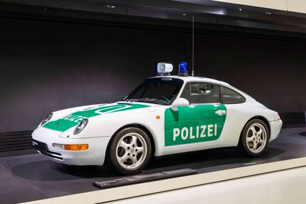 DEU, Deutschland, Baden-Württemberg, Stuttgart, 04.02.2020: Porsche 911 Carrera Coupe Polizei (Baujahr 1996. Das Porsche-Museum ist ein Automuseum in Stuttgart- Zuffenhausen. Das Werksmuseum der Dr. Ing. h.c. F. Porsche AG belegt den zweiten Platz der meistbesuchten Museen in Stuttgart. *** DEU, Germany, Baden Württemberg, Stuttgart, 04 02 2020 Porsche 911 Carrera Coupe Police Year 1996 The Porsche Museum is a car museum in Stuttgart Zuffenhausen The factory museum of Dr Ing h c F Porsche AG comes second among the most visited museums in Stuttgart