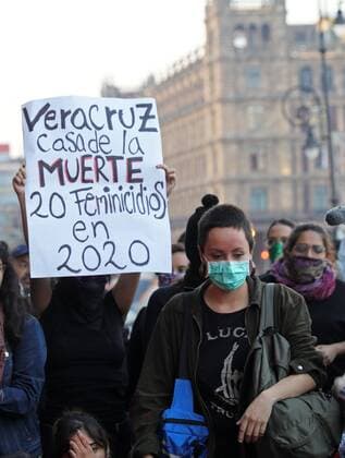 Women protest this Friday, at the gates of the National Palace, in Mexico City, Mexico 14 February 2020. A hundred women make painted on the facade and one of the doors of the National Palace to protest against femicides in Mexico, after the murder and dismemberment at the hands of his partner Ingrid Escamilla, occurred last Sunday. Women paint facade and door of National Palace for feminicide in Mexico !ACHTUNG: NUR REDAKTIONELLE NUTZUNG!  Copyright: xJorgexNúnezx(es-ES)x MEX5075 20200214-637172944722963303