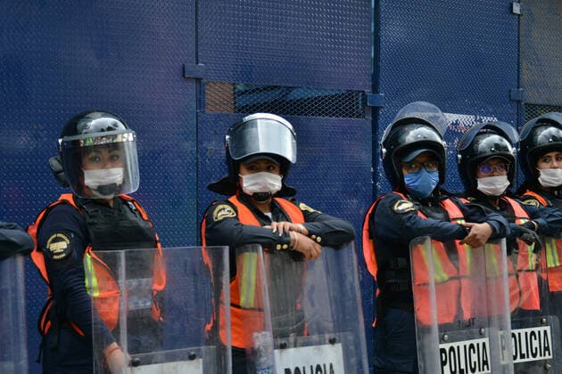 Women during a riots protest in Mexico MEXICO CITY, MEXICO - FEBRUARY 14: Several feminist demonstrators take part a protest against gender-based violence against of women after the murder of Ingrid Escamilla, 25, stabbed to death and then skinned by her partner in the north of Mexico City at Reforma Avenue on February 14, 2020 in Mexico City, Mexico Copyright: xCarlosxTischlerx EYE_2270