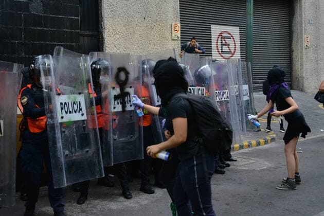 Women during a riots protest in Mexico Several feminist demonstrators take part in a protest against gender-based violence against women after the murder of Ingrid Escamilla, 25, stabbed to death and then skinned by her partner in the north of Mexico City at Reforma Avenue in Mexico City, Mexico Mexico City Mexico Copyright: CarlosxTischler EyepixxGroup
