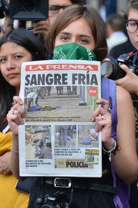 Women during a riots protest in Mexico Several feminist demonstrators take part in a protest against gender-based violence against women after the murder of Ingrid Escamilla, 25, stabbed to death and then skinned by her partner in the north of Mexico City at Reforma Avenue in Mexico City, Mexico Mexico City Mexico Copyright: CarlosxTischler EyepixxGroup