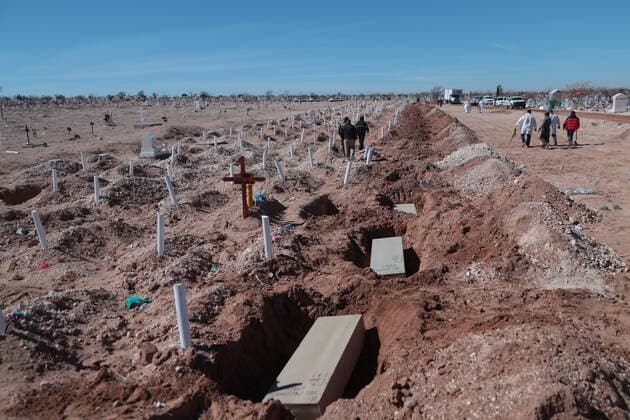 Burial of 47 people in the forensic science The state attorney general s office and expert services, bury 47 people who were in the forensic science office since last year, people died from different causes, 19 killed, 25 natural causes, 1 suicide, 2 unconfirmed causes. These burials are carried out by the government, because the bodies could not be recognized. Ciudad Juarez, is one of the cities with the most unidentified bodies because most of them are due to the war between Mexican cartels. According to journalistic data, 1300 burials of unidentified people were carried out in Ciudad Juarez since 2018. Juarez Chihuahua Mexico Copyright: DavidxPeinado