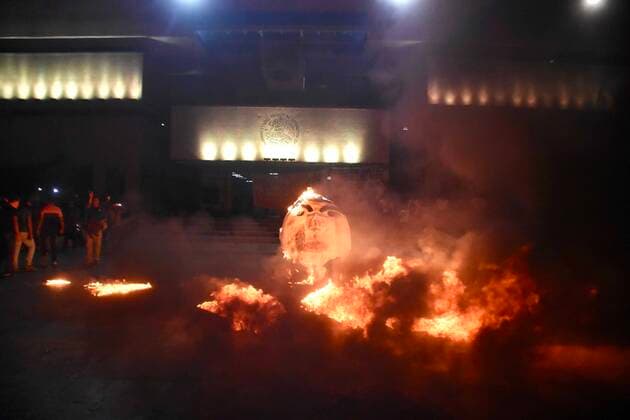 February 16, 2020 EUM20200216SOC27 JPG TUXTLA GUTIERREZ, Chis ProtestProtest Normalistas February 16, 2020 Students of the Normal Rural de Mactumactza burned a cardboard head referring to former president Enrique Pena Nieto in the esplanade of the Government Palace of Chiapas, then marched and were evicted together with the parents of the 43 normalistas of Ayotzinapa Photo Agency EL UNIVERSALEELG  - ZUMAu78_ 20200216_zaf_u78_061 Copyright: xElxUniversalx