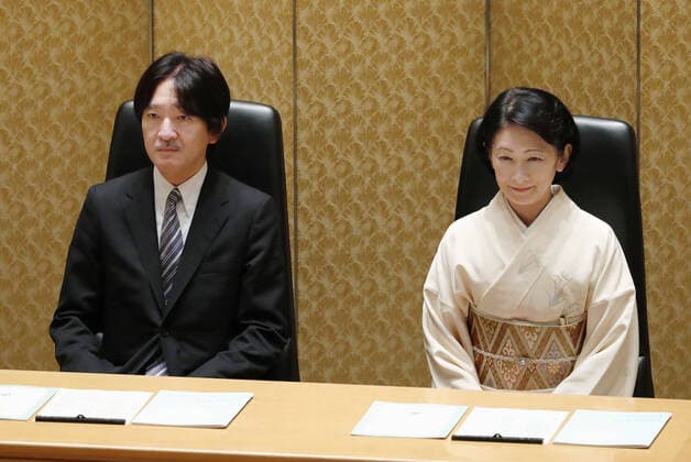 Entertainment Bilder des Tages Japanese crown prince, princess at awards ceremony Japanese Crown Prince Fumihito (L) and Crown Princess Kiko attend an awards ceremony for the 16th Japan Society for the Promotion of Science Prize and Japan Academy Medal in Tokyo on Feb. 18, 2020. 